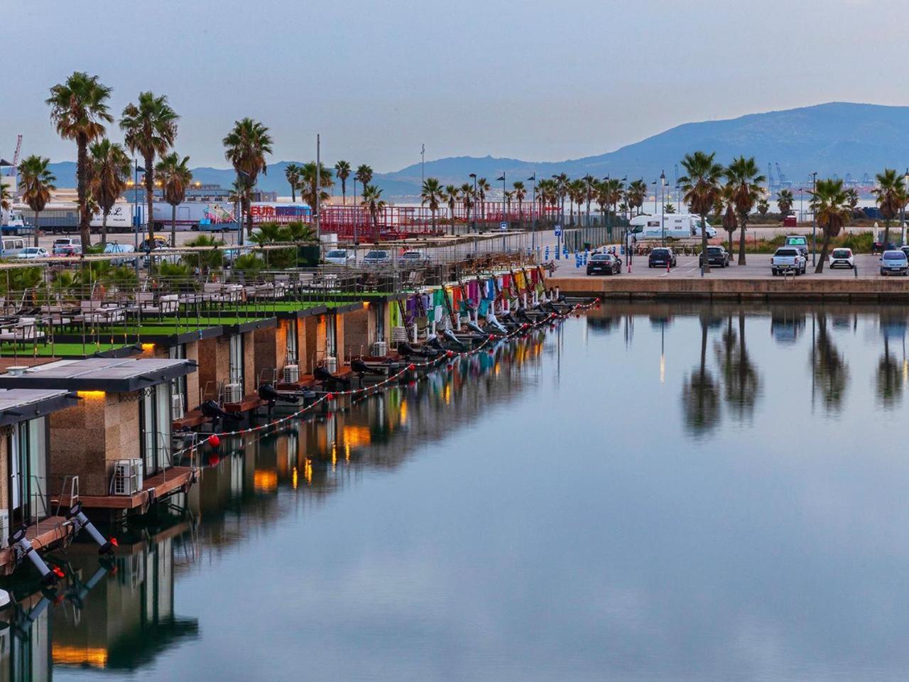 Boat Haus - Casas Flotantes Frente A Gibraltar Hotel La Línea de la Concepción Exterior foto